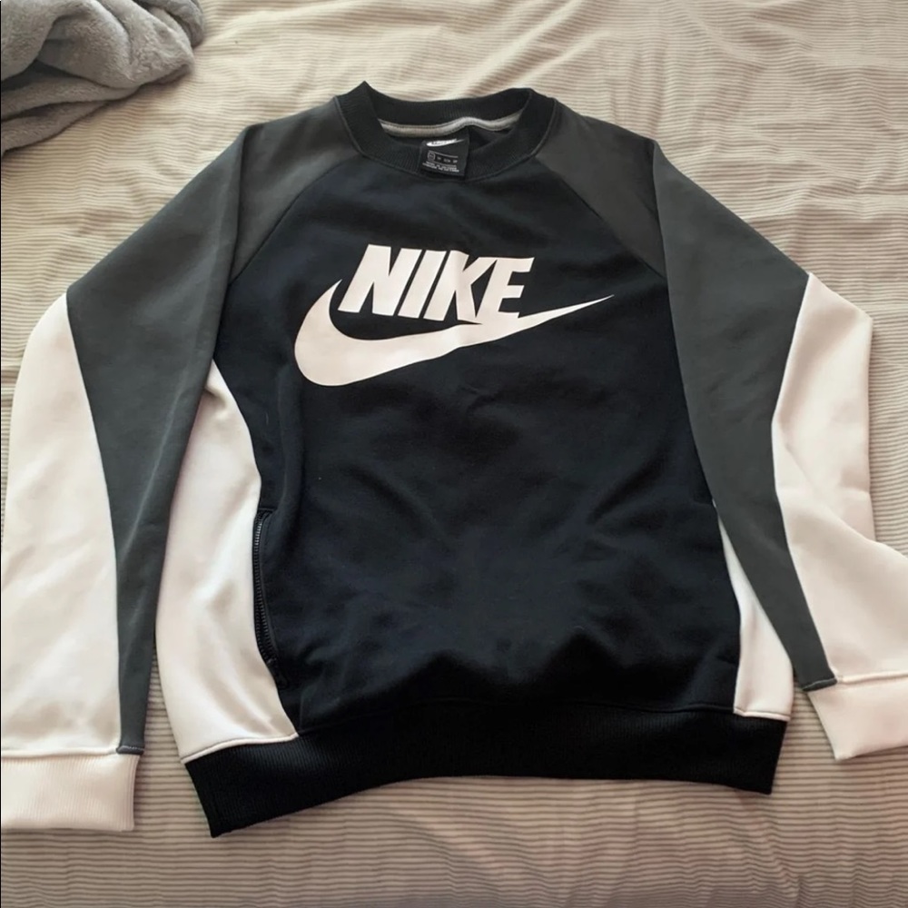 Nike sweatshirt w zipper pocket
